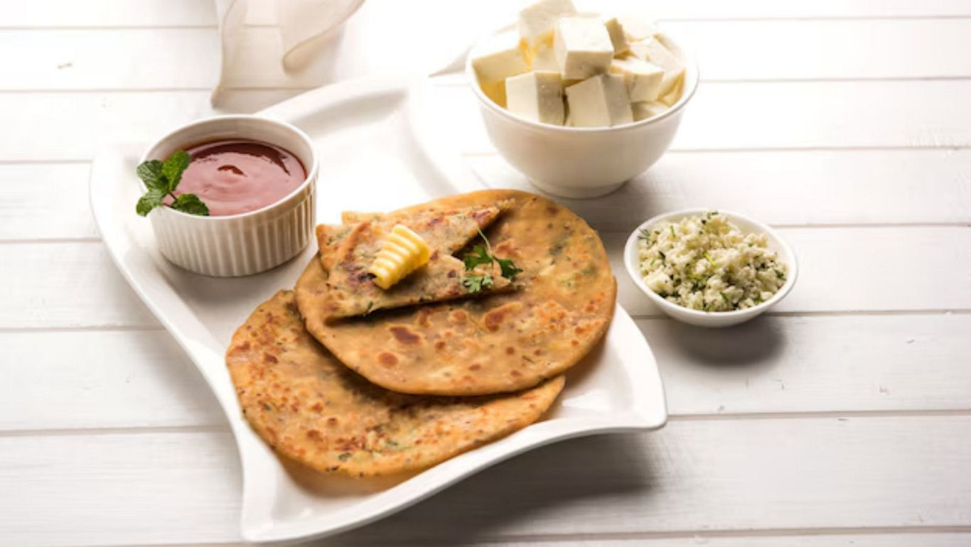 https://s7ap1.scene7.com/is/image/itcportalprod/Stuffed%20Paneer%20Paratha%20for%20Breakfast%20or%20Tiffin%20Web