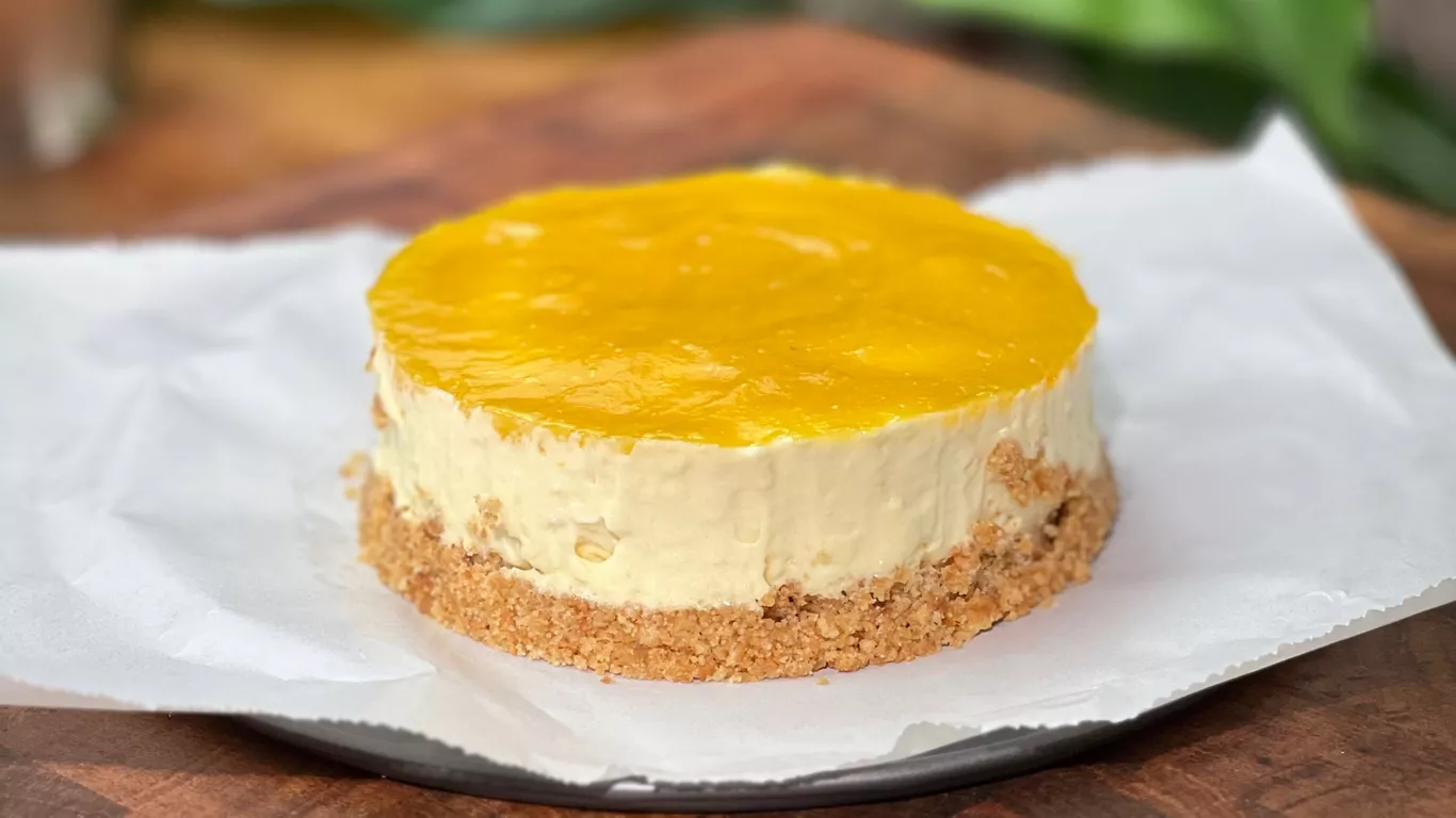 Mango Mini Cheesecake Recipe | FoodiesOnly