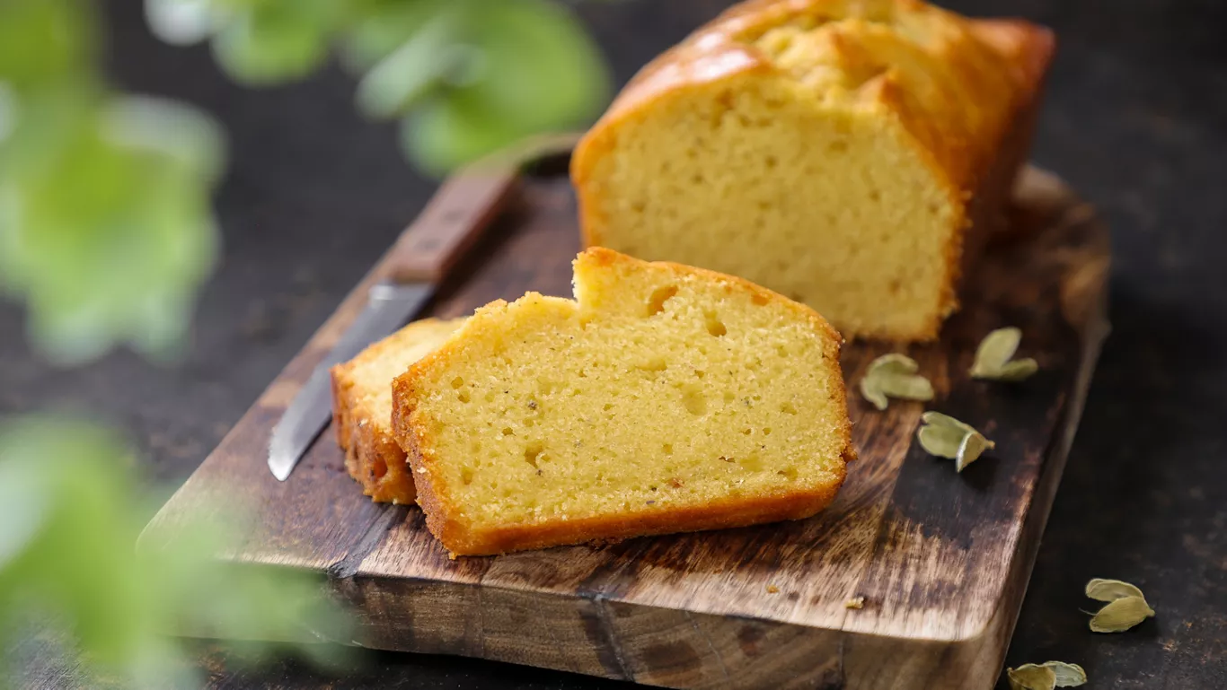 Easy Eggless and Delicious Mango Cake Recipe | FoodiesOnly
