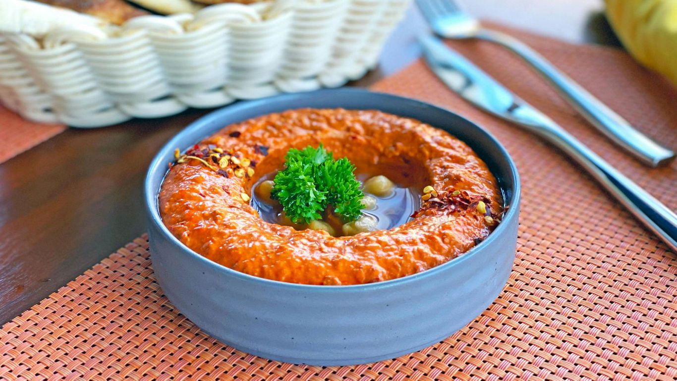  Hummus Science: The Secret To Making The Perfectly Creamy Middle Eastern Dip