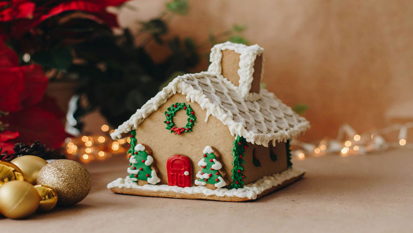 7 Tips to Make A Low-Effort Gingerbread House