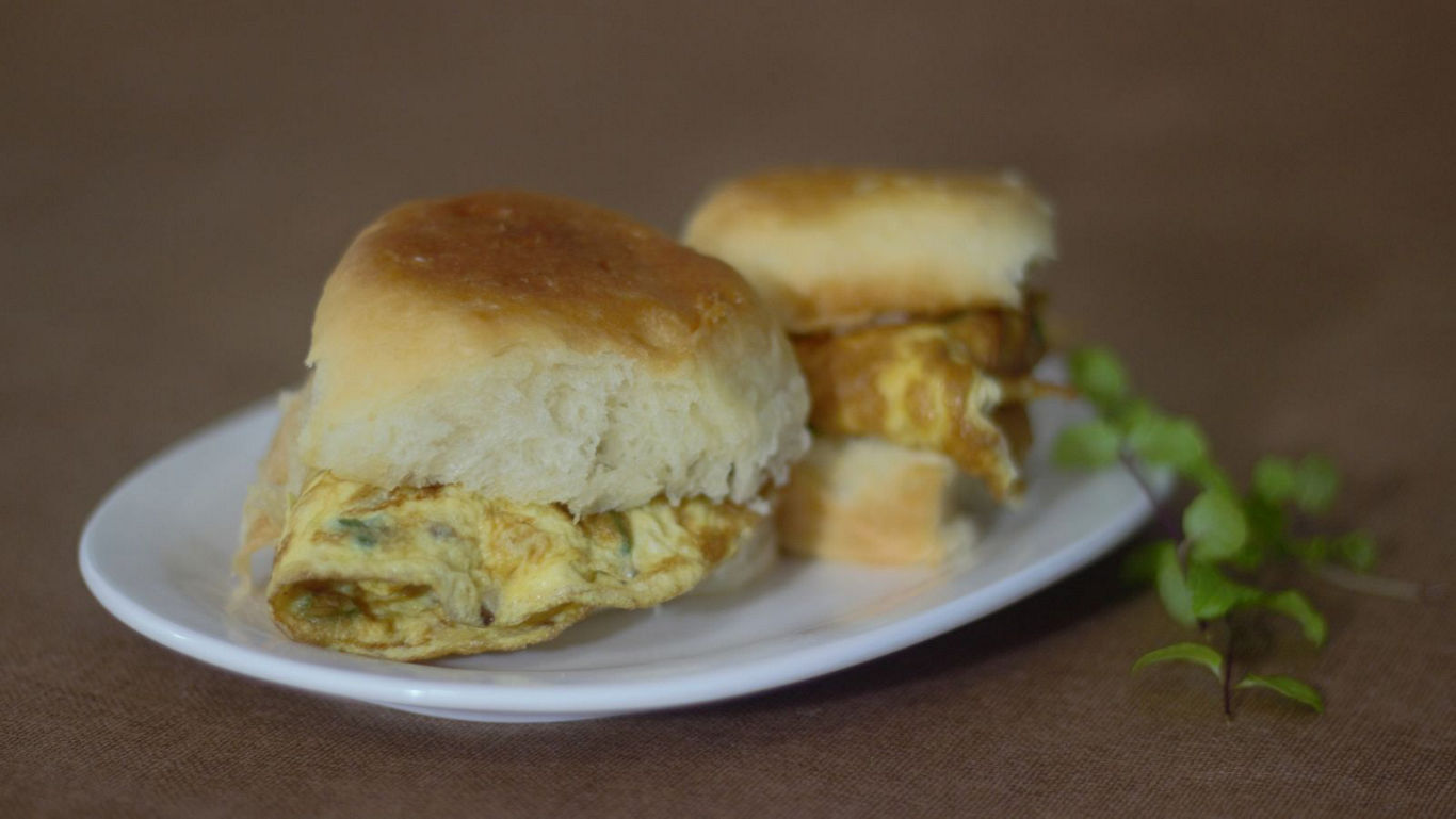 Indian omelette pav sandwich on plate