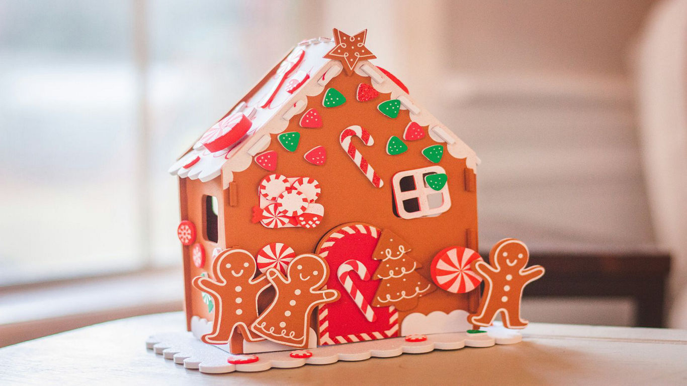 7 Tips to Make A Low-Effort Gingerbread House