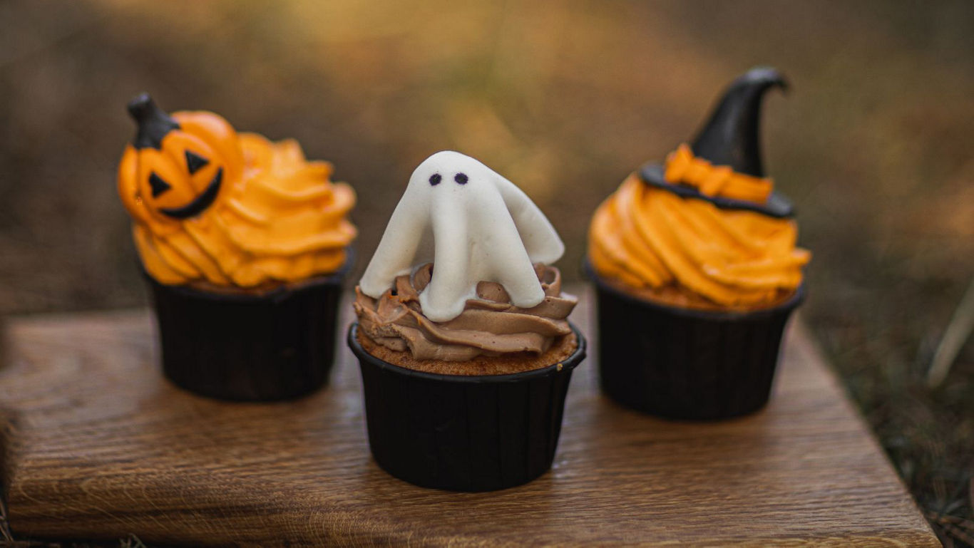 Halloween cupcakes with ghost and pumpkin toppers