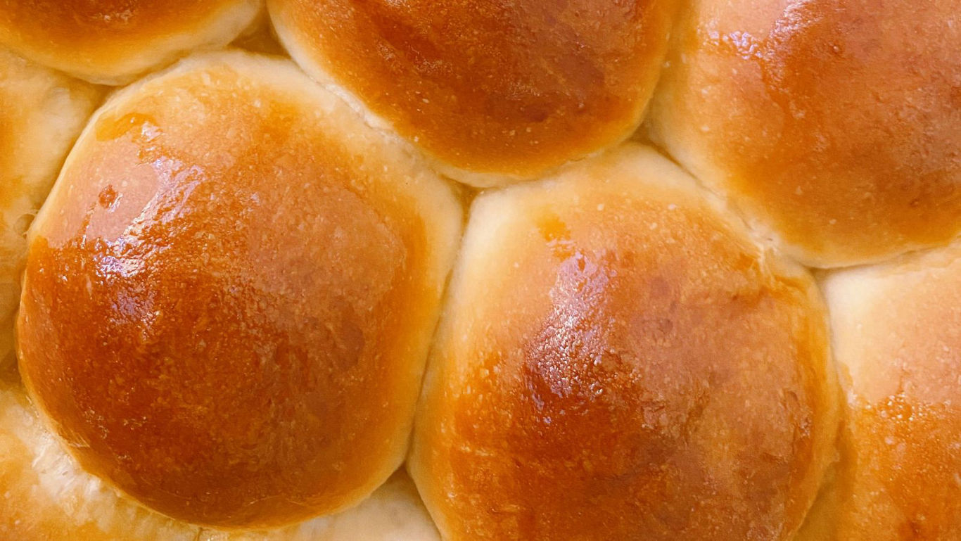Close up of golden dinner rolls