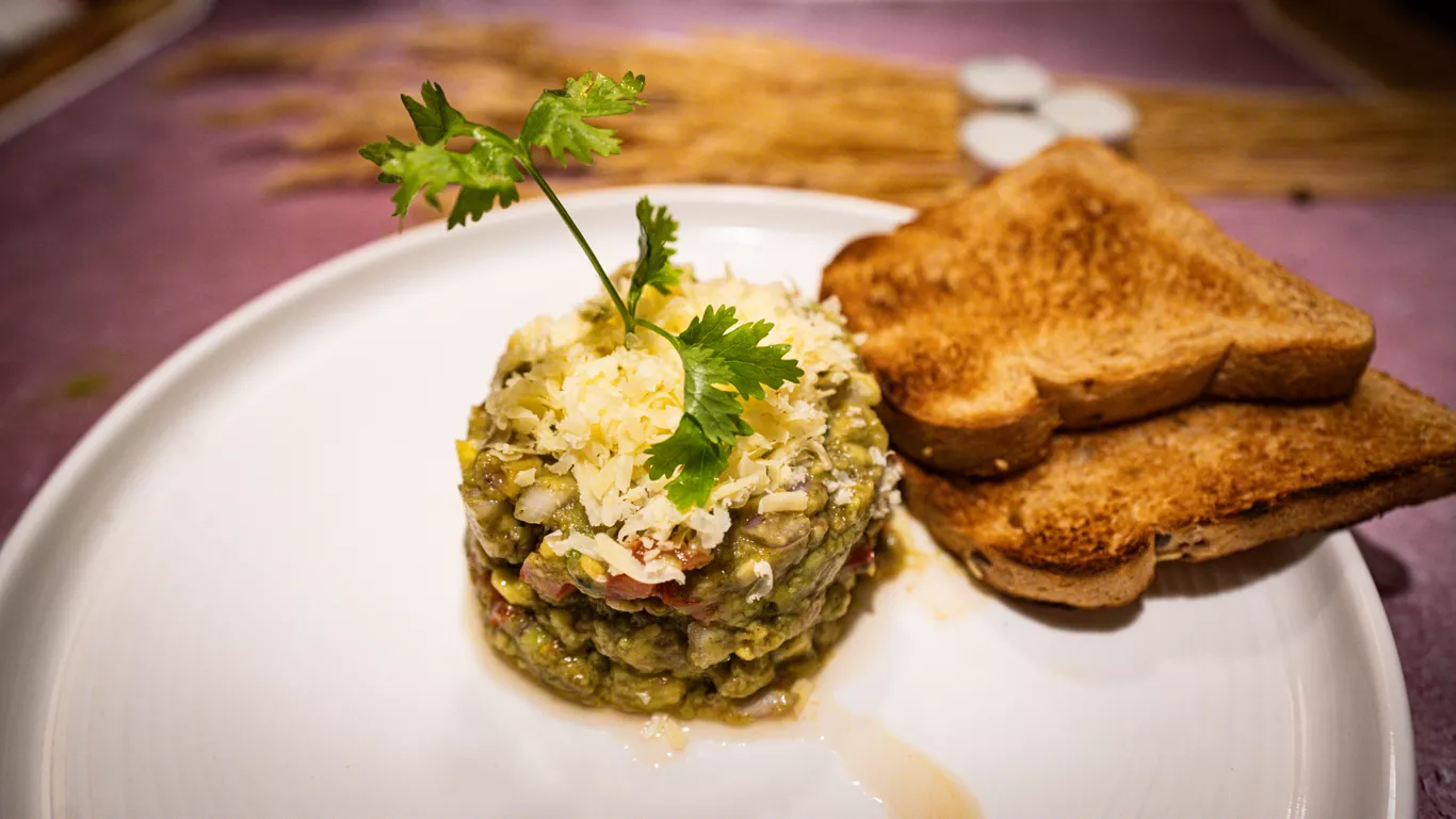 How to Make Nutritious Moringa Guacamole: Healthy Recipe | FoodiesOnly