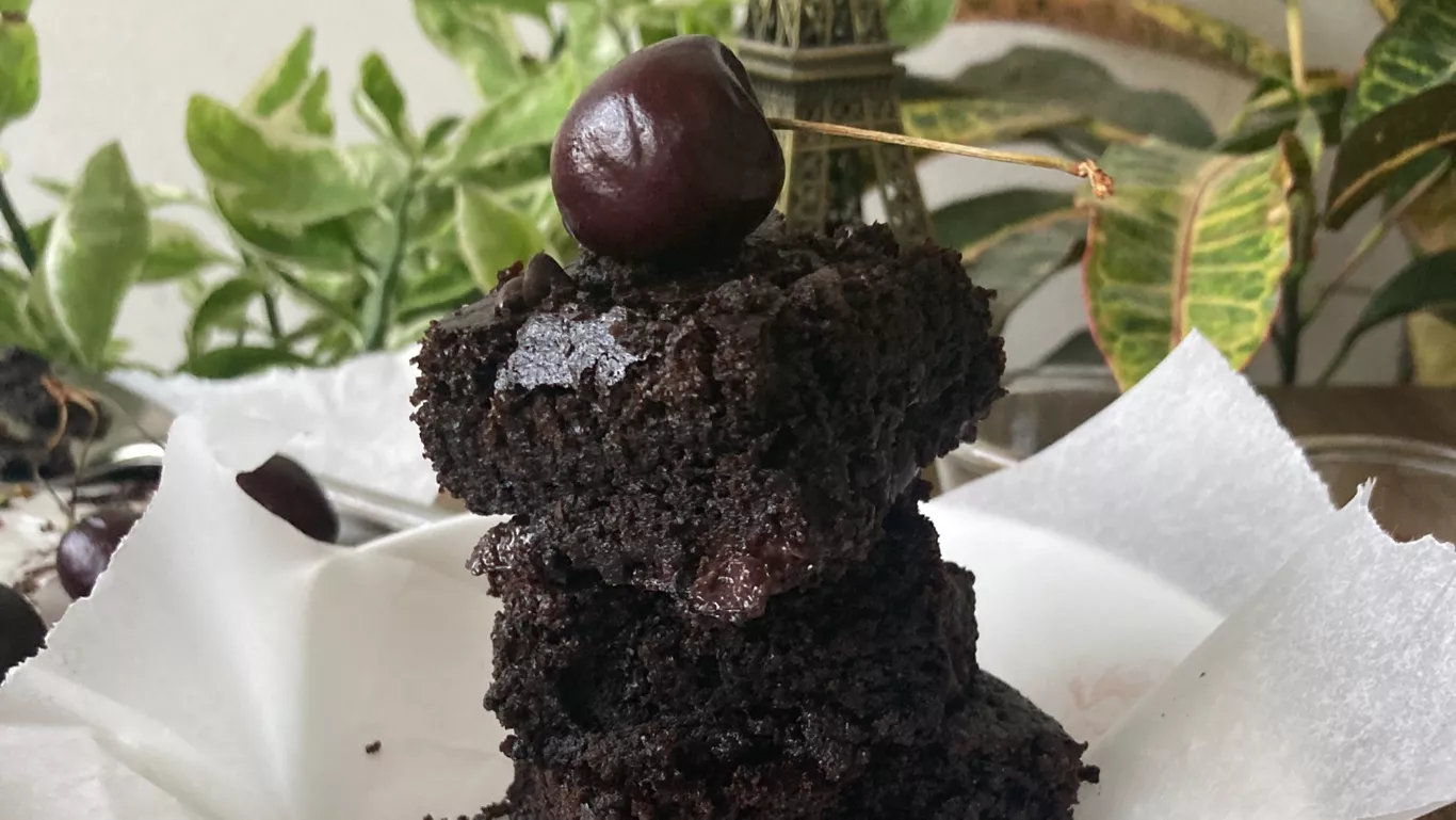 Vegan Cherry Almond Brownies: How to make almond brownie | FoodiesOnly