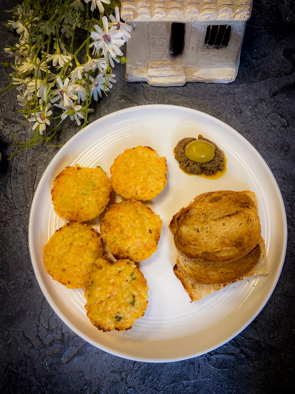 Simple Baked Crab Cake Recipe: Baked to Perfection | FoodiesOnly