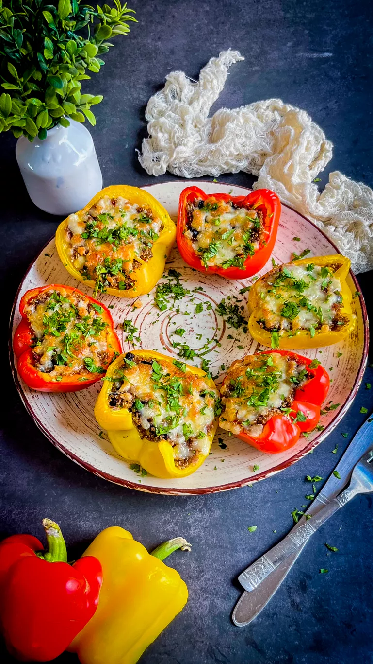 Quinoa Stuffed Bell Peppers: How to make quinoa bell peppers | FoodiesOnly