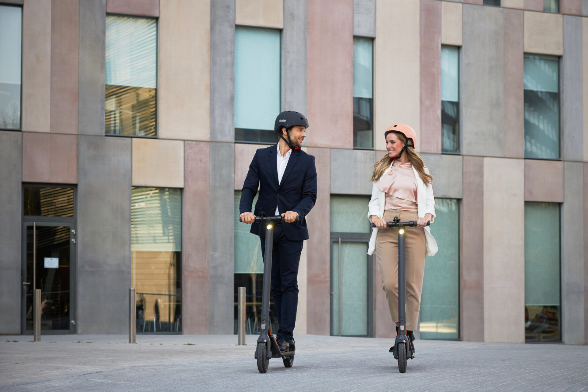 Dodirnite dvaput za brže ili dalje