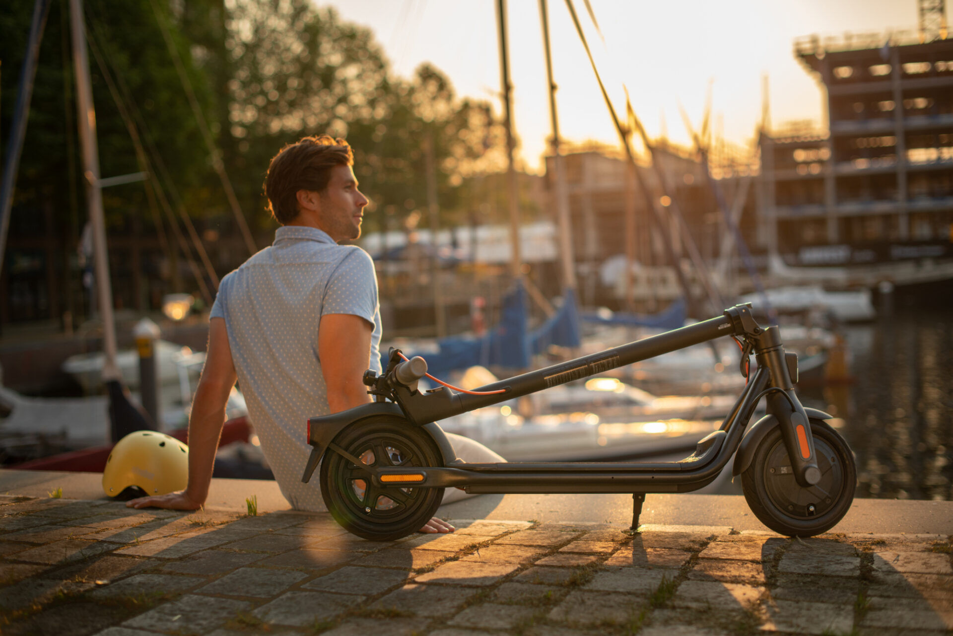 [hero] Enjoy the freedom to move around with F30E!