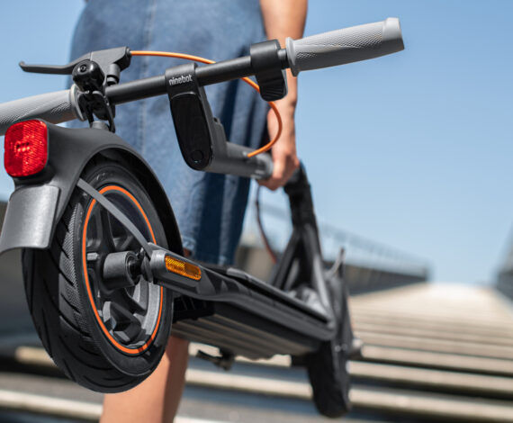 Lights and reflectors: you are brighter and safer!