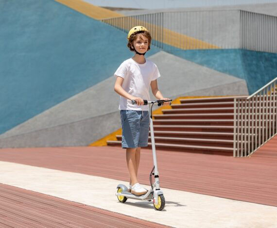 Sensitive Acceleration with the Thumb Throttle