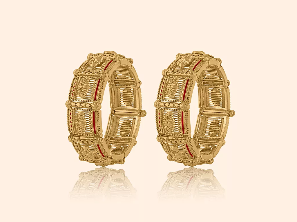 Samaira Sway Gold Bangle