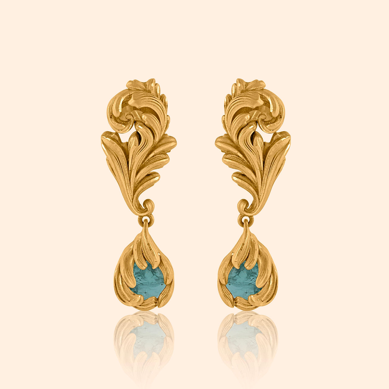 Van Taara Gold Earrings