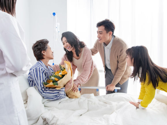 只要獲得我們的預先批核，我們就會直接向私家醫院、網絡醫療中心或網絡成像中心支付您的合資格醫療費用。