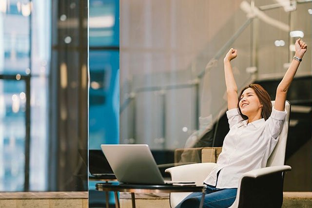 4 fun ways to de-stress at your work desk banner image