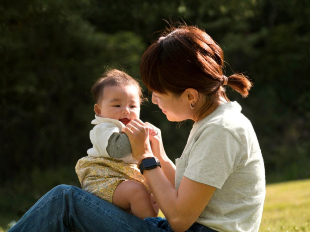 parents-infant-child-home