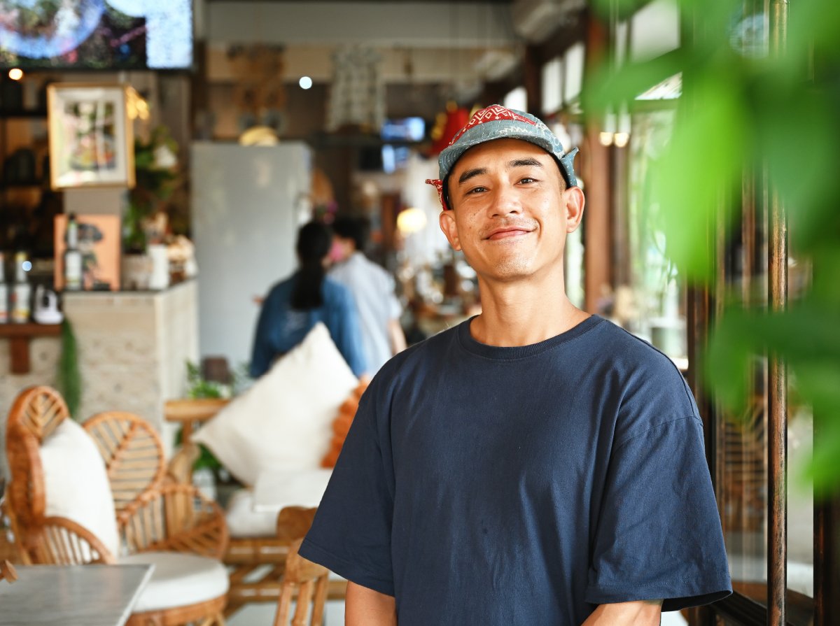 guy in cafe
