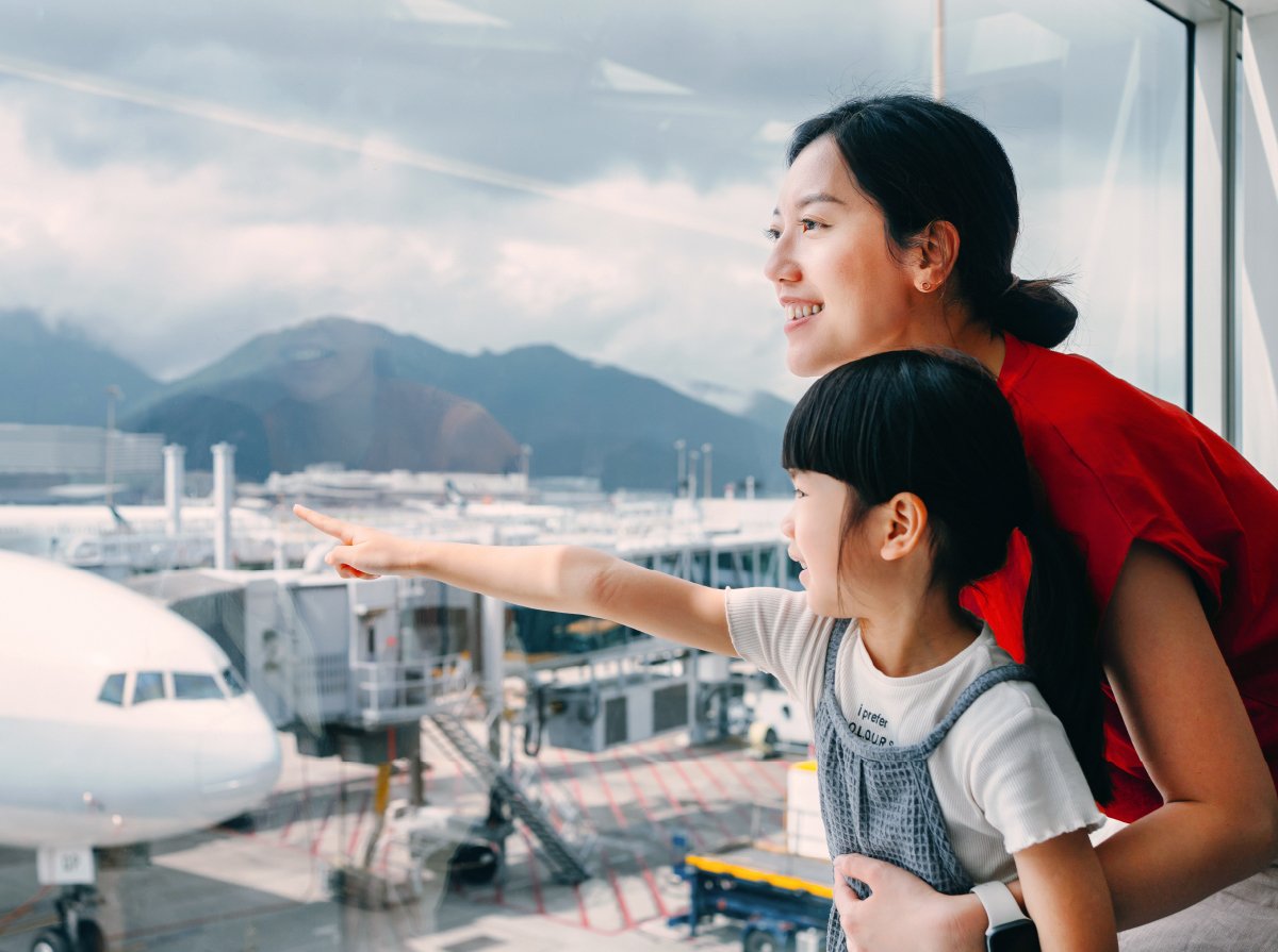 mother with kid travelling