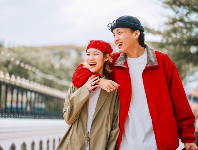 couple traveling happily