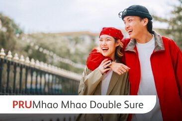 couple traveling happily