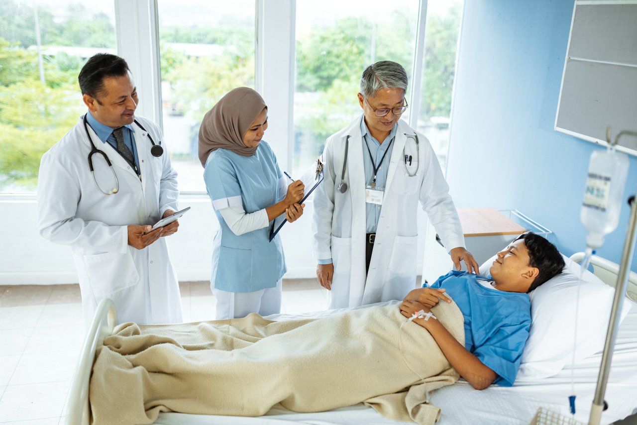pediatric-hospital-and-patient -in-hospital-room