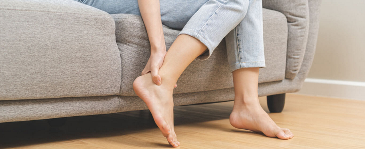 รวบคำตอบ! โรคเกาต์เกิดจากอะไร มีอะไรที่ห้ามกินบ้าง?