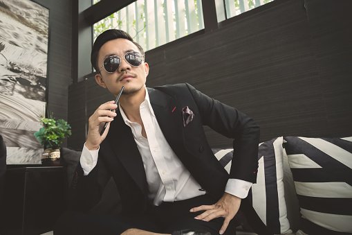 Apa itu Flexing? Penyebab dan Cara Menghindarinya