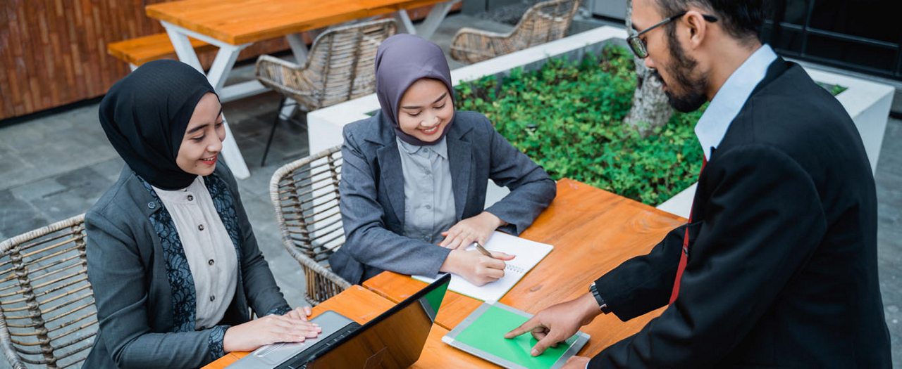 Lembaga Keuangan Syariah di Indonesia: Peran & Keunggulan