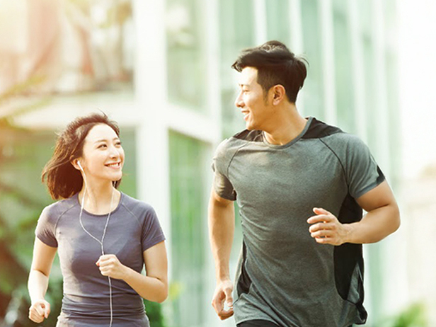 doctor-checking-patient-leg