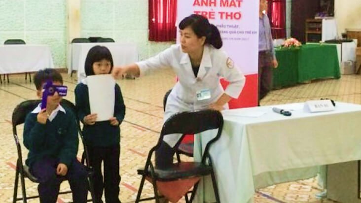 csr-anh-mat-tre-tho-02-366x206