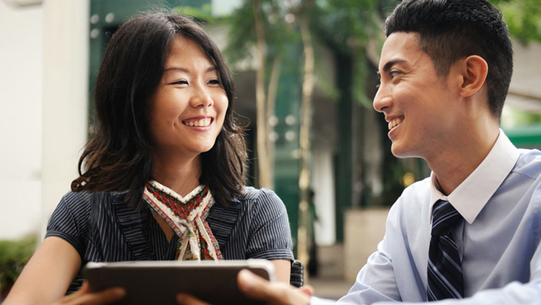 Customer and agent having a discussion