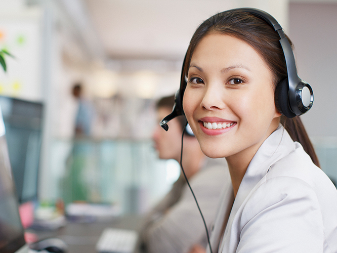 girl-customer-service