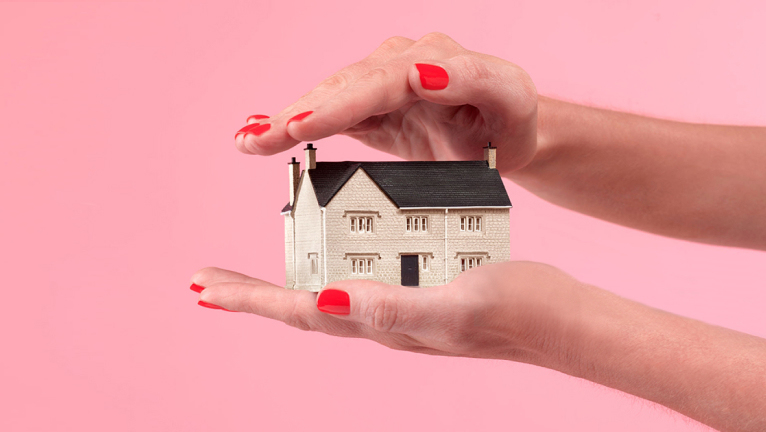 hand-holding-toy-house