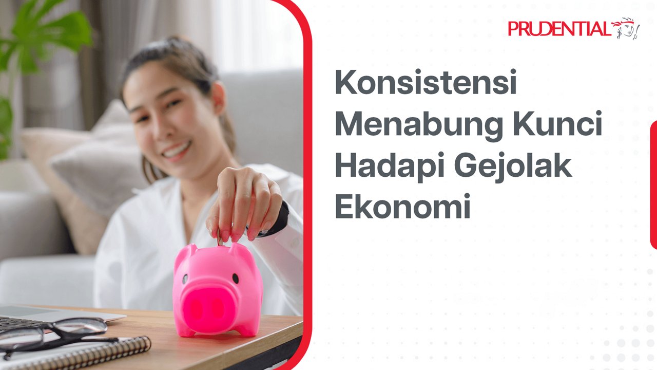 Seorang wanita duduk di meja sambil memasukkan uang ke dalam celengan babi berwarna pink. Ia berada di ruang tamu atau ruang kerja rumah dengan suasana santai. Di meja terlihat kacamata dan beberapa dokumen, menekankan aktivitas perencanaan keuangan. Teks berbahasa Indonesia di sisi kanan berbunyi "Konsistensi Menabung Kunci Hadapi Gejolak Ekonomi" dan terdapat identitas perusahaan asuransi di bagian atas.