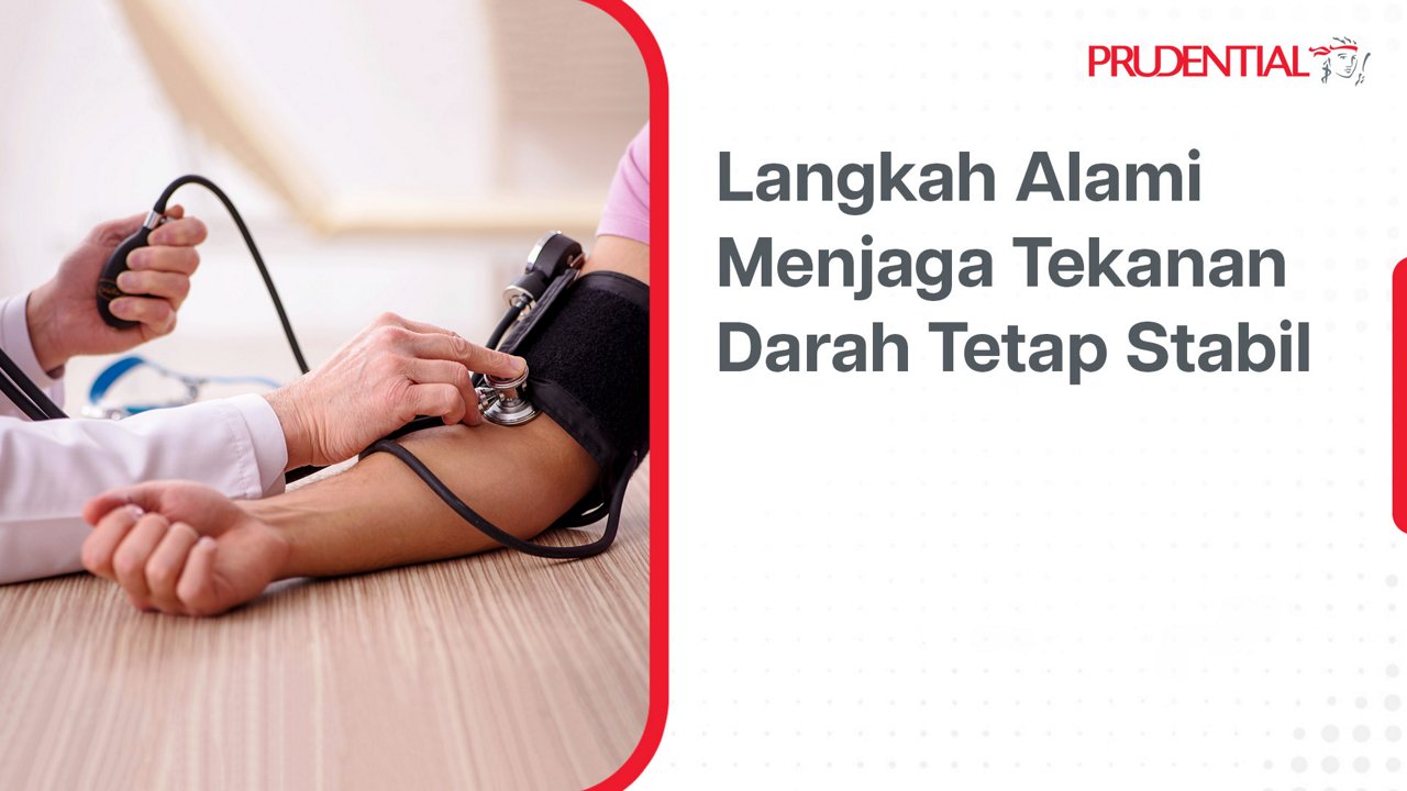 Gambar menampilkan tenaga medis yang sedang mengukur tekanan darah seseorang menggunakan alat tensimeter di atas meja kayu terang. Di sisi kanan terdapat teks besar berbahasa Indonesia yang berbunyi "Langkah Alami Menjaga Tekanan Darah Tetap Stabil". Di pojok kanan atas terlihat nama perusahaan asuransi yang sangat jelas. Desain visual menggunakan latar putih bersih dengan aksen merah dan tata letak modern yang menonjolkan pesan kesehatan.