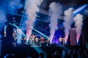 Đi Concert: Bí quyết tái tạo cảm xúc và năng lượng mới cho Gen Z