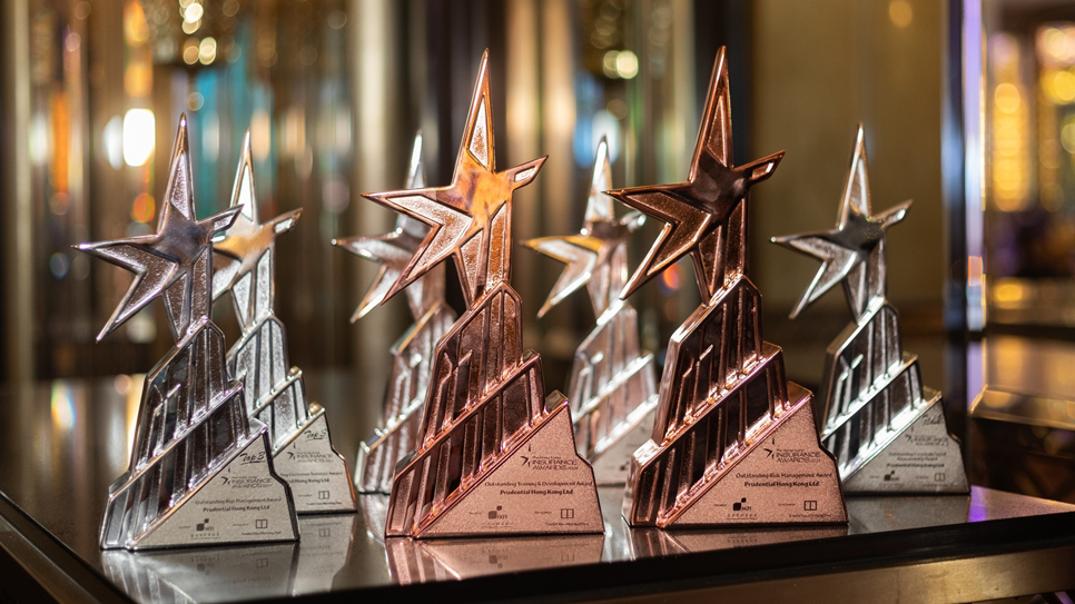 「香港保險業大奬」乃保險業界矚目盛事之一，以表揚傑出保險公司及從業員  