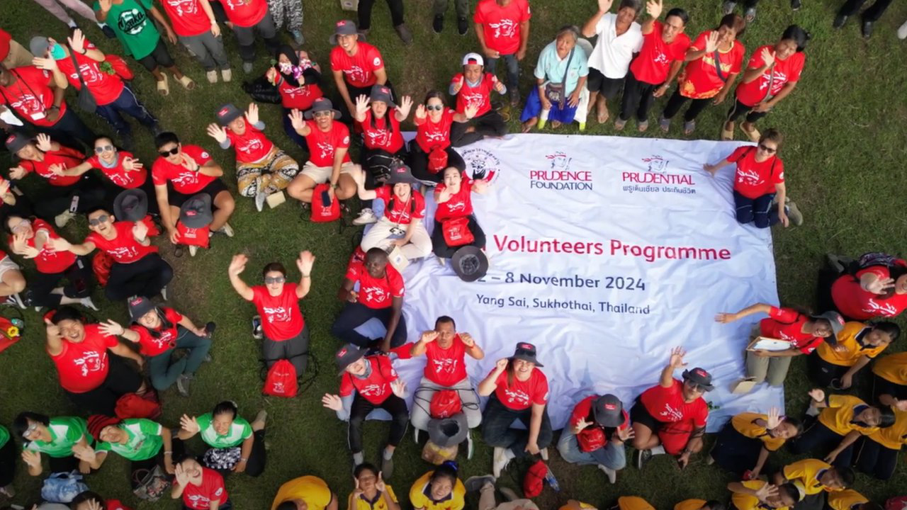 PRUVolunteers restore homes and hope in Thailand
