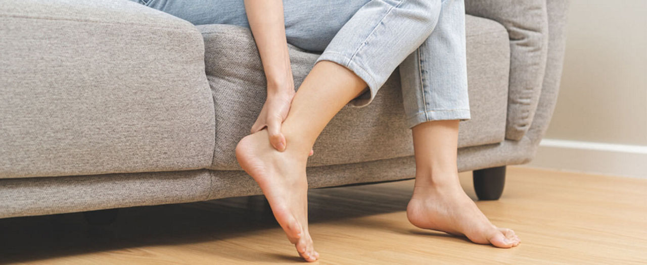 รวบคำตอบ! โรคเกาต์เกิดจากอะไร มีอะไรที่ห้ามกินบ้าง?