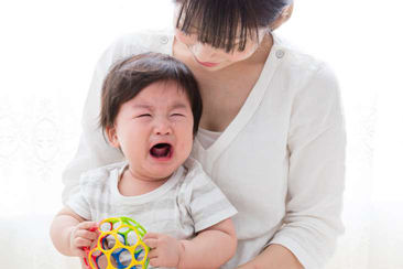 Cha mẹ cần làm gì khi trẻ hay hoảng sợ