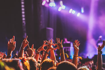 Nếu bạn đang tìm một liệu pháp “Đầu tư cảm xúc” mới, hãy thử đi đu concert!