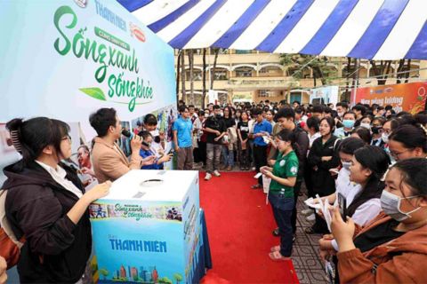 Students standing in front of the event main stage to join a group activities.