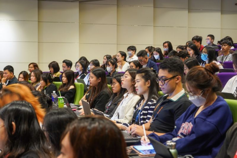 Sinh viên RMIT tham dự sự kiện “Empowering HERpreneurship”.