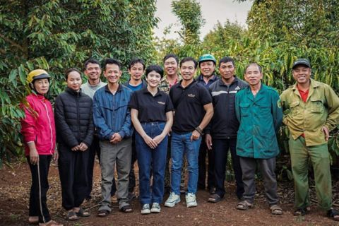 Cocoon team and Dak Lak famers