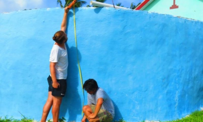 Students setting up rain water tank on Fiji study tour
