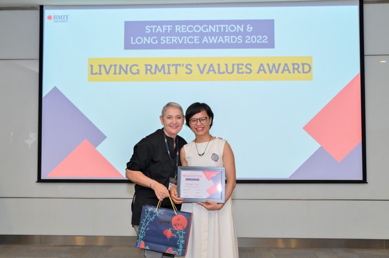 Director of Global Marketing, Digital and Student Recruitment Ms Christine Byrne giving a Living RMIT’s Values Award to a member of her staff, Ms Do Ngoc Thuy. 