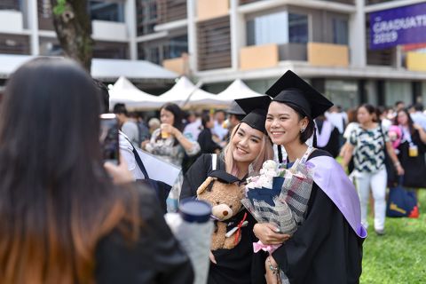 news-thumbnail-rmit-vietnam-class-of-2019-graduates-with-pride.jpg