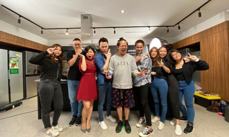 Co-founders Pei wen (in red), and William Seow with Singapore celebreties, Dennis Chew and Gin Moh, surrounded by staff